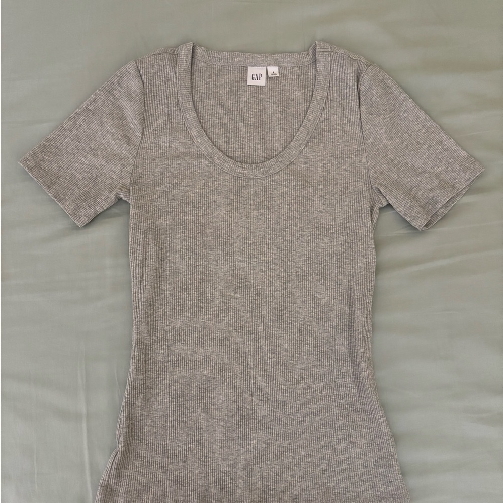 GAP Heather Gray Ribbed Tee